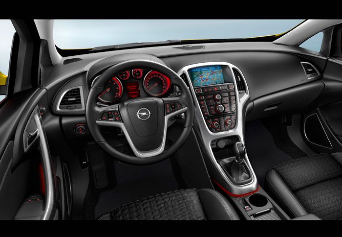 Το εσωτερικό δεν διαφέρει σε σχεδίαση σε σχέση με το 5θυρο. Στο πίσω μέρος θα καθίσουν άνετα δύο ενήλικες επιβάτες.