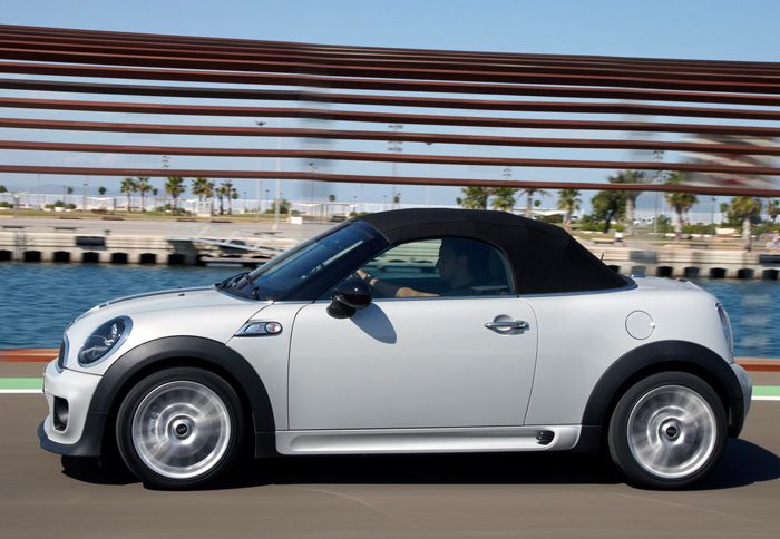 Η υφασμάτινη οροφή του Mini Roadster είναι πολύ ποιοτική.