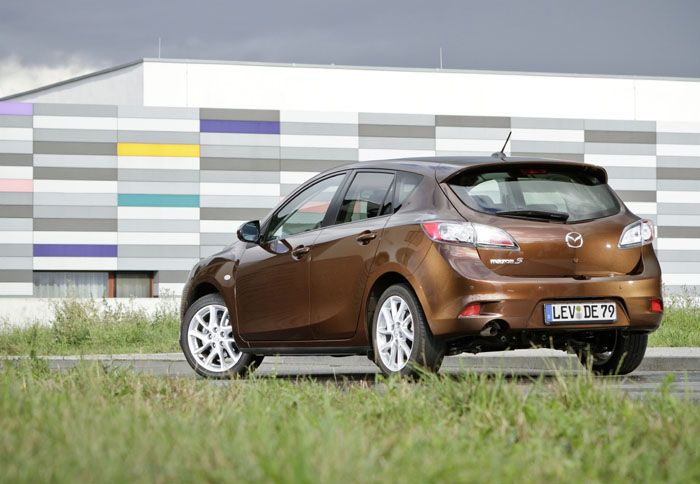 Σύμφωνα με τη Mazda, το μικρομεσαίο της μοντέλο υιοθέτησε και σημαντικές λύσεις στην κατεύθυνση της μείωσης των εκπομπών CO2. 