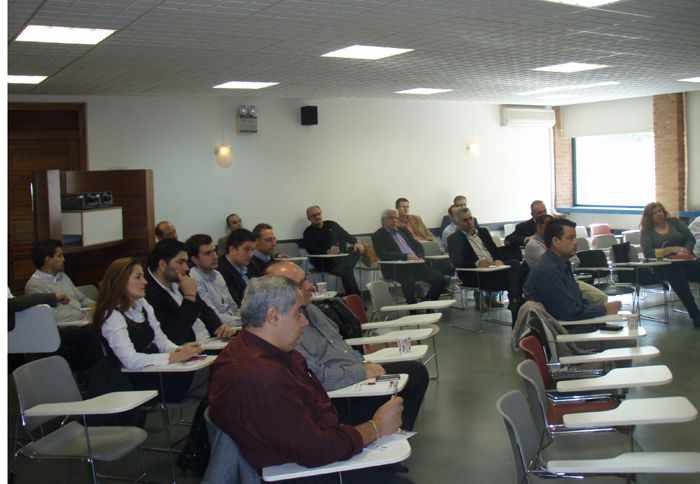 Οι επιχειρηματίες του επισήμου δικτύου διανομέων εμπόρων της Θεσσαλονίκης φαίνεται να συμφωνούν για την ανάγκη λειτουργίας ενός νέου ωραρίου.