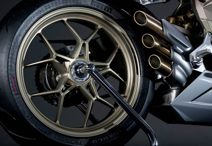 MV Agusta F3: σύννεφα στον ορίζοντα