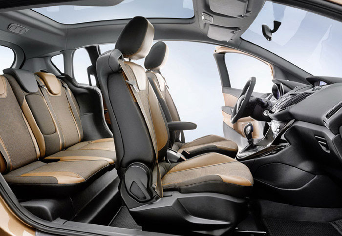 Υψηλή πολυχρηστικότητα και εύκολη πρόσβαση εμπρός/πίσω αφού η μεσαία κολώνα λείπει…