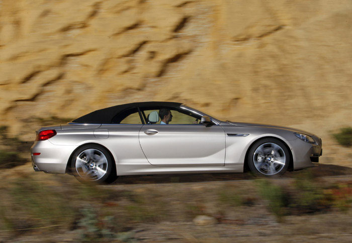 Το μήκος του μοντέλου φτάνει τα 4.894 χιλ. με επαρκή χώρους για τέσσερις επιβάτες