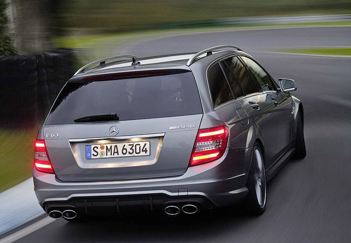 Το αυτοκίνητο θα επιταχύνει από στάση στα 100 χ.α.ω. σε 4,5 και 4,6 δλ. (σεντάν-s/w)