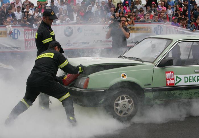 Κατά τη διάρκεια των δοκιμών πρόσκρουσης αποδεικνύεται στην πράξη η αναγκαιότητα των ζωνών ασφαλείας.