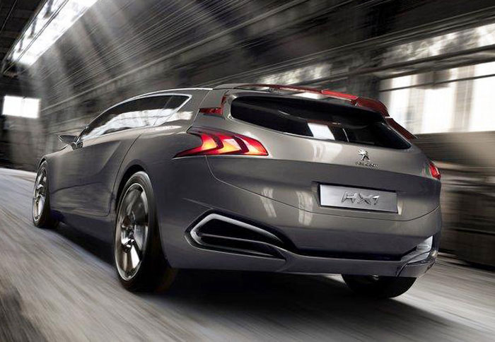 Diesel αλλά και plug-in hybrid με κορυφαία χαρακτηριστικά, αφού η απόδοση αγγίζει τους 299 ίππους και η κατανάλωση τα 3,2 λίτρα/100 χιλιόμετρα