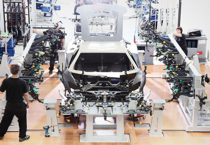 Η Aventador στη γραμμή παραγωγής 