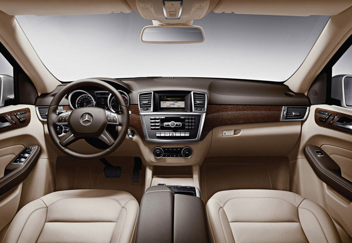 Εσωτερικά έχουμε εντελώς νέο σχεδιασμό σε σχέση με το μοντέλο που αφήνει πίσω.