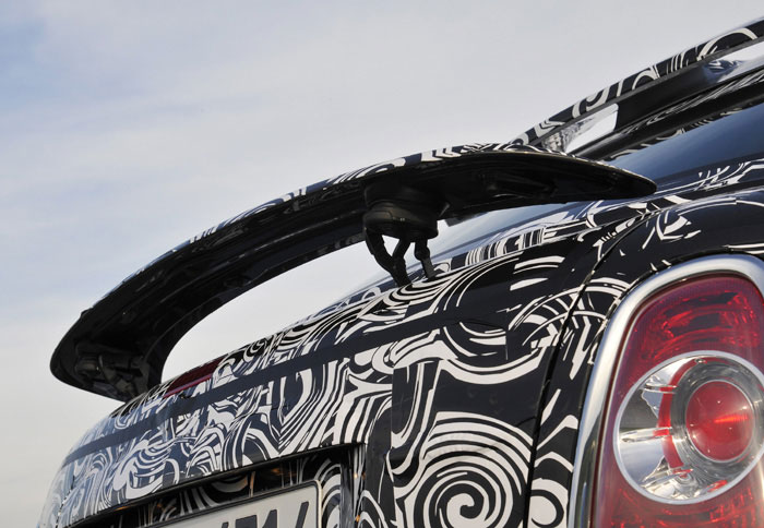 Το Coupe είναι το πρώτο Mini με ηλεκτρική αναδιπλούμενη αεροτομή 