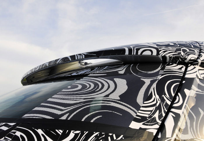 Υπάρχει και σταθερή αεροτομή, όμως η οροφή δεν έχει δει ακόμη το φως της δημοσιότητας. Αναμένουμε… 