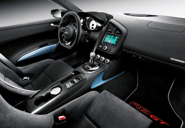 Το εσωτερικό είναι απόλυτο, όπως και το R8 GT Spyder… 