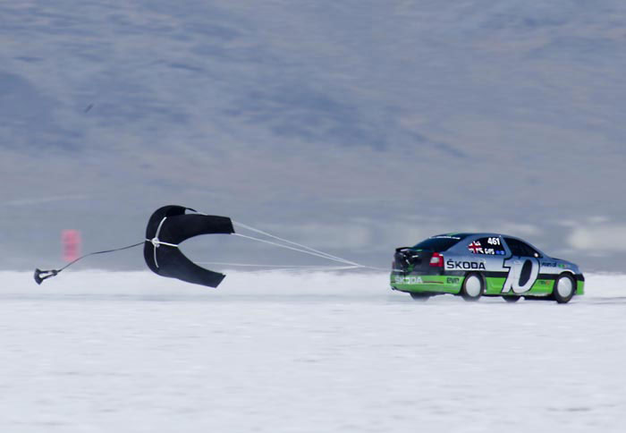 Το αυτοκίνητο άγγιξε τα 325 χ.α.ω. 