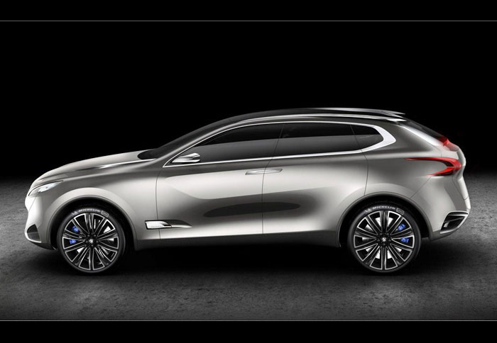 Χρησιμοποιεί το υβριδικό σύστημα HYbrid4 που συνολικά αποδίδει 313 ίππους 