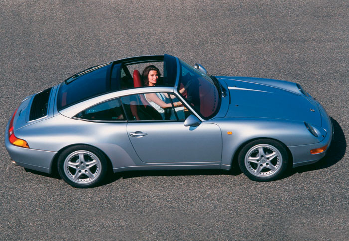 Το 1996, η Porsche 911 Targa αντικατέστησε το αποσπώμενο κομμάτι της οροφής με ένα συρόμενο γυάλινο πάνελ