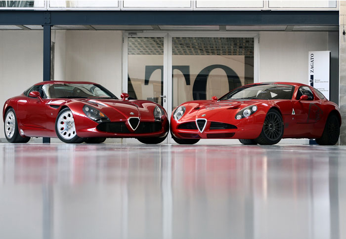 TZ3 Stradale (αριστερά) και TZ3 Corsa, δύο μοντέλα φόρος τιμής στην ιστορία της Alfa Romeo και της Zagato  