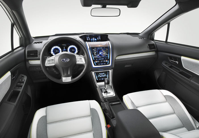 Το εσωτερικό κάνει χρήση υψηλής τεχνολογίας με τις περισσότερες λειτουργίες του μοντέλου να ελέγχονται από οθόνες αφής στην κεντρική κονσόλα