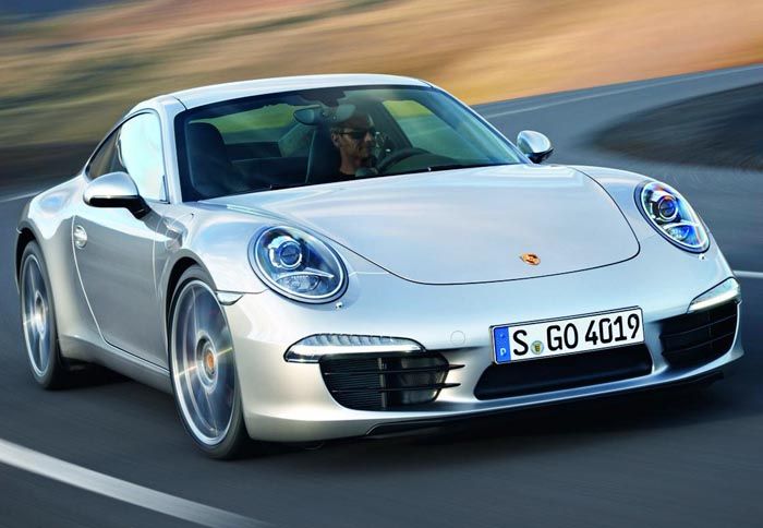 Στη Φρανκφούρτη θα δούμε τη νέα Porsche 911. Ενδέχεται η επόμενη γενιά της να φέρει 4κύλινδρο μοτέρ.