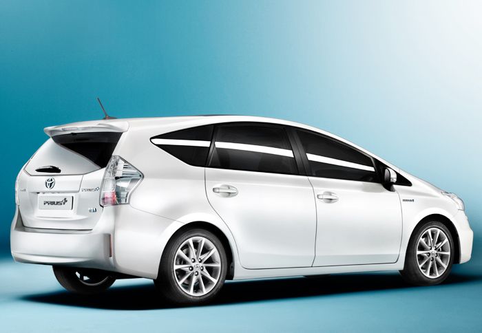 Από κοντά θα βρίσκεται και το Prius+, το πρώτο επταθέσιο υβριδικό όχημα του κόσμου.