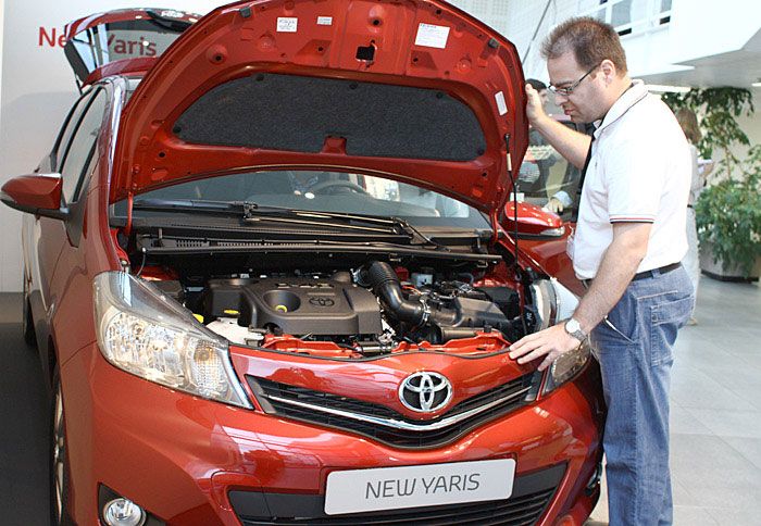 Ο 1,33 λτ. κινητήρας κινεί με περισσότερη άνεση το νέο μικρό Toyota σε γρήγορους ρυθμούς εκτός πόλης.