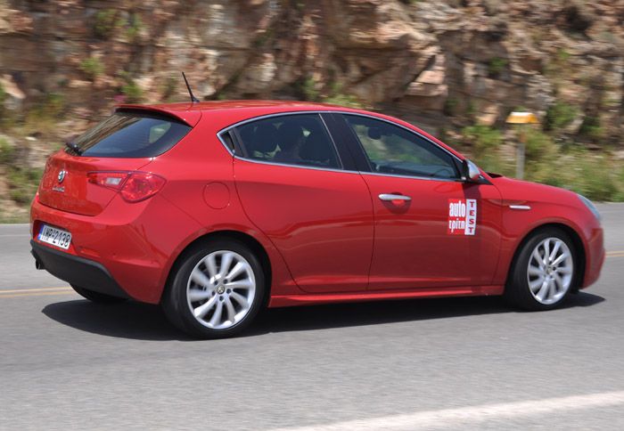 Στις στροφές, ακόμη και υπό πίεση, η Giulietta διατηρεί στο ακέραιο την τροχιά της.