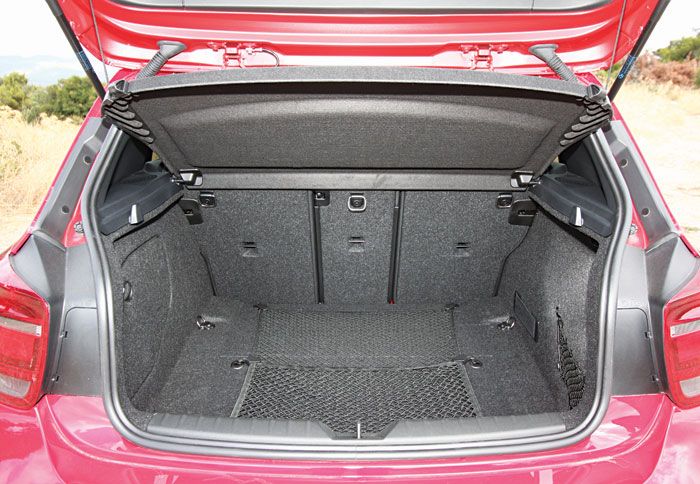 Ο χώρος αποσκευών της BMW είναι 10 λίτρα μικρότερος του Audi 
παρά το μεγαλύτερο μήκος. 