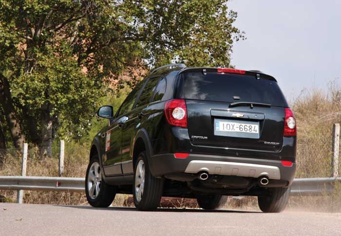 Το Captiva ξεχωρίζει για την άνεση στο δρόμο και την ελαφρώς βελτιωμένη σταθερότητα.