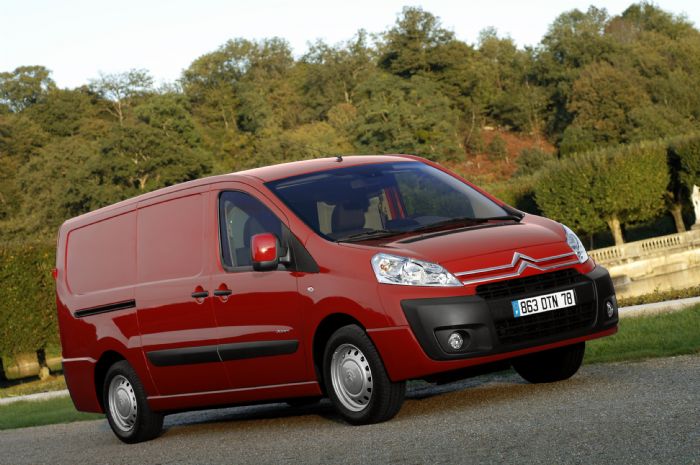 Το Jumpy Van προσφέρεται με κόστος από 21.725€. 