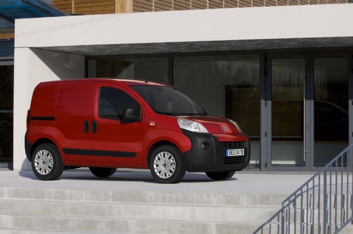 Το Nemo Van προσφέρεται με κόστος από 11.980€. 