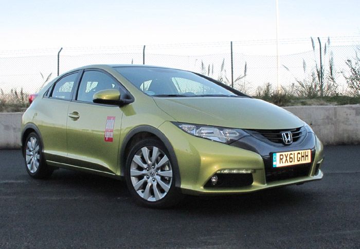 Tο νέο Civic έχει την ενός όγκου λογική του παρελθόντος, αλλά με προσεγμένες λεπτομέρειες που βελτιώνουν την αεροδυναμική.