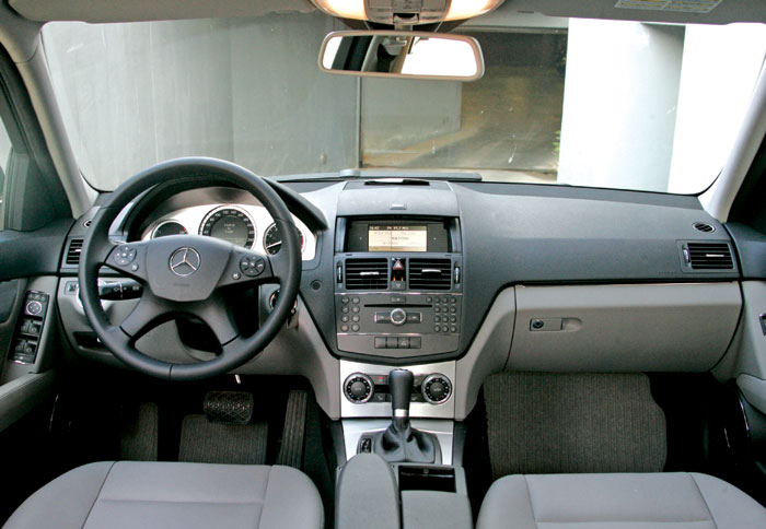 Κορυφαία είναι η ποιότητα των υλικών και η συναρμογή στο εσωτερικό. Καλοί επίσης οι χώροι για τους επιβάτες και τις αποσκευές.