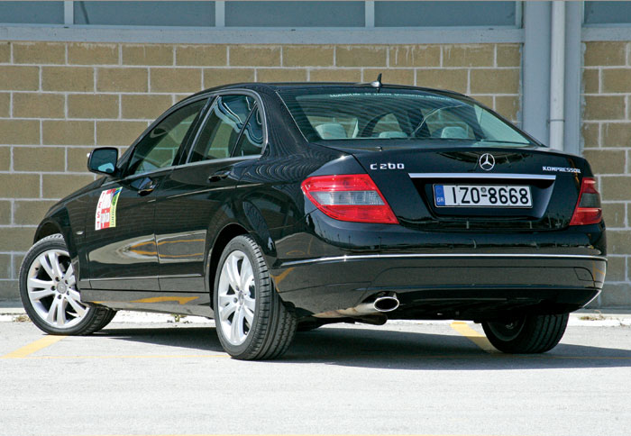 Επιβητική σε εμφάνιση και ταυτόχρονα δυναμική είναι η C200K, o όρος premium ταιριάζει απόλυτα σε αυτήν.