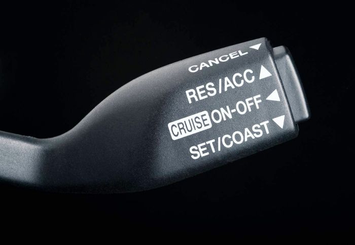 Το cruise control εκτός από την ξεκούραση του δεξιού ποδιού, αποτελεί έναν ακόμη τρόπο για μείωση της κατανάλωσης. 