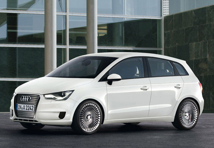 To πρώτο ηλεκτρικό αυτοκίνητο παραγωγής της Audi θα είναι το νέο Α2 (κατασκοπευτική εικόνα) και θα παρουσιαστεί το 2012.
