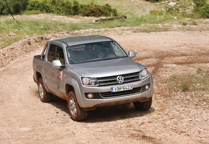 Το Amarok διακρίνεται για την 
πολύ καλή οδική συμπεριφορά του, 
τόσο στην άσφαλτο, όσο και στο χώμα.