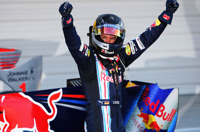 Πανηγυρίζει ο Sebastien Vettel για τη νίκη του