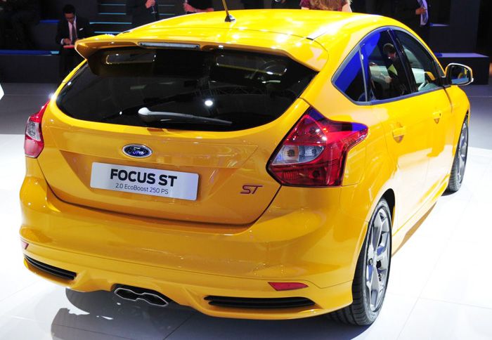 Το body kit του ST είναι εντυπωσιακό και σε προϊδεάζει άμεσα για τη διαφορετικότητα του συγκεκριμένου Focus.