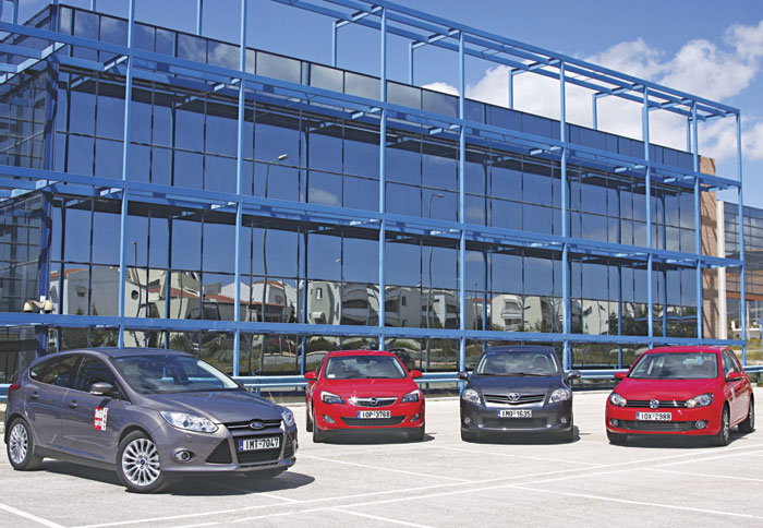 Εταιρείες όπως η Ford επένδυσαν σε μοτέρ 1,6 λίτρων τούρμπο π.χ με το νέο Focus (αριστερά). ¶λλοι ανταγωνιστές της προτίμησαν τα 1,4 λίτρα, όπως η VW 