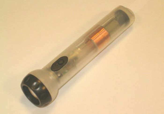 Ο φακός είναι απαραίτητος στις δύσκολες νυχτερινές καταστάσεις, αλλά και όταν ψάχνετε κάτι στο σκοτάδι.
