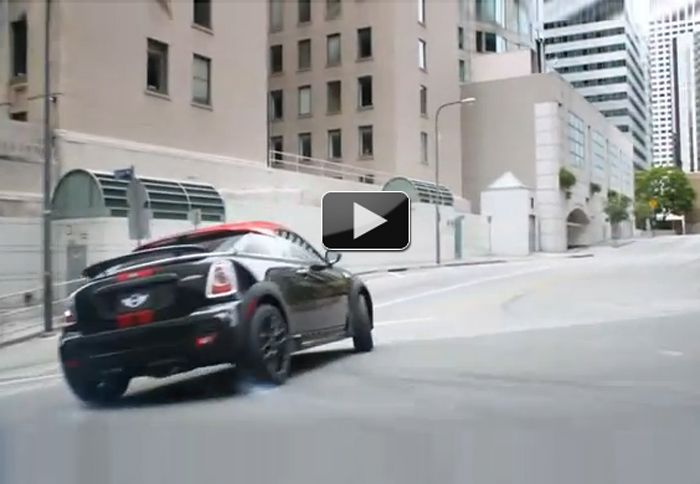 Με μια πολύ πρωτότυπη ιδέα προχώρησε η Mini USA να υλοποιήσει ένα νέο διαφημιστικό σποτ για το καινούριο Mini Coupe.
