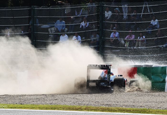 Ο Sebastian Vettel είχε μια ατυχής έξοδο και χτύπησε λίγο το μονοθέσιό του.
