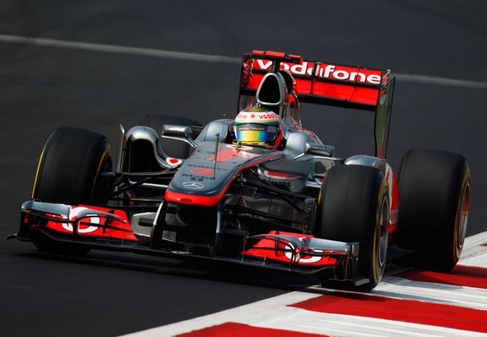 Ο Lewis Hamilton είχε μια εξαιρετική εμφάνιση στον αγώνα της Κυριακή στο Abu Dhabi, αφού ξεπέρασε τις ατυχίες που είχε μέχρι τώρα και τερμάτισε πρώτος