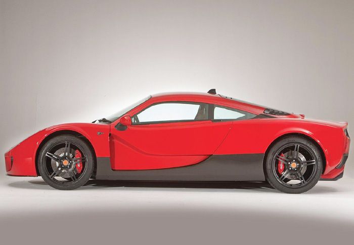 Το αμάξωμα από ανθρακονήματα κράτησε το βάρος του G60 στα 1.100 κιλά.