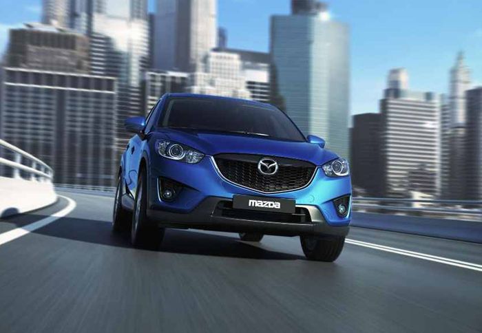 Tο νέο Mazda CX-5 φτάνει τα 4,5 μέτρα μήκος και τα 215 χλστ. (210 για την τετρακίνητη έκδοση) απόσταση από το έδαφος.