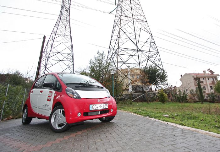 Η ολιγοήμερη επαφή που είχαμε με το i-MiEV, μας απέδειξε ότι η χρήση του είναι εξαιρετικά απλή, οικονομική και προπάντων οικολογική. 