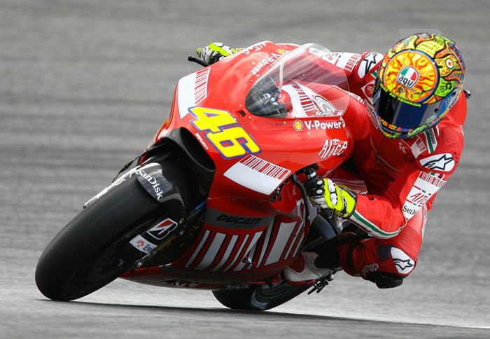 Ο Valentino Rossi θέλει να είναι ρεαλιστής, λέγοντας ότι είναι πολύ δύσκολο να βρεθεί κοντά στον τίτλο.
