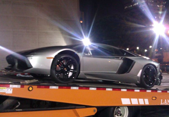 H γκρι Lamborghini Aventador είναι το νέο... παιχνίδι του Batman.