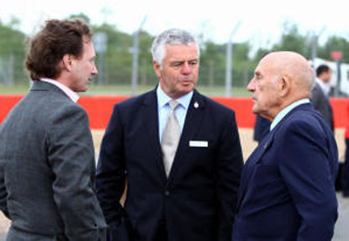 Ο Derek Warwick θα βρίσκεται στο πάνελ των αγωνοδικών και θα αναλάβει το δύσκολο έργο και αυτό το Σαββατοκύριακο στο Grand Prix του Abu Dhabi.