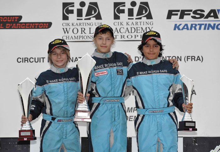 Στα δεξιά διακρίνεται ο Φίλιππος Καλέσης 