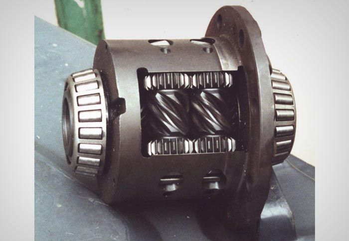 Σε αντίθεση με τους συμπλέκτες Haldex (που έχουν πάρει τα ηνία), το σύστημα Torsen είναι αποκλειστικά μηχανικό.