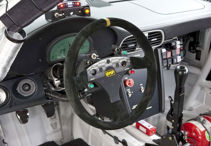 Στο εσωτερικό υπάρχουν μόνο τα απαραίτητα, προκειμένου το βάρος να διατηρηθεί σε χαμηλά επίπεδα.